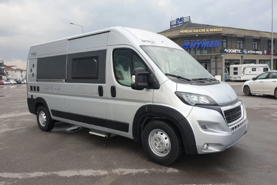 BRAVIA Mobil Swan 599 E30 Motokaravan 2023 resmi